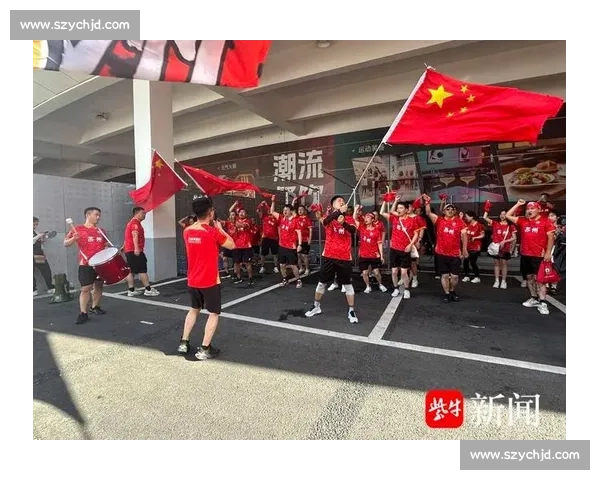 苏超赛场现 散装家庭:父母为连云港助威,子女为苏州呐喊 苏超赛场现 散装家庭:父母为连云港助威,子女为苏州呐喊